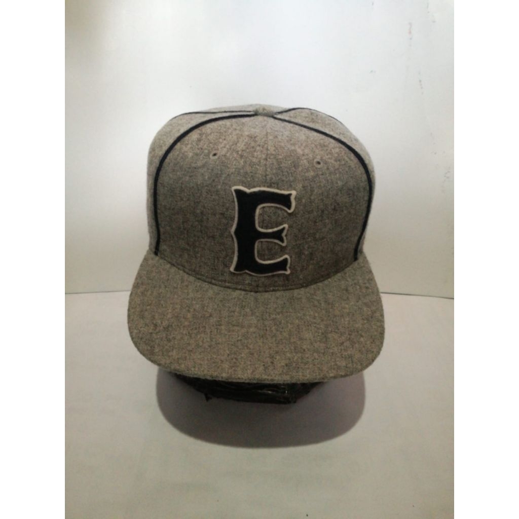 Topi 47 brand logo E second