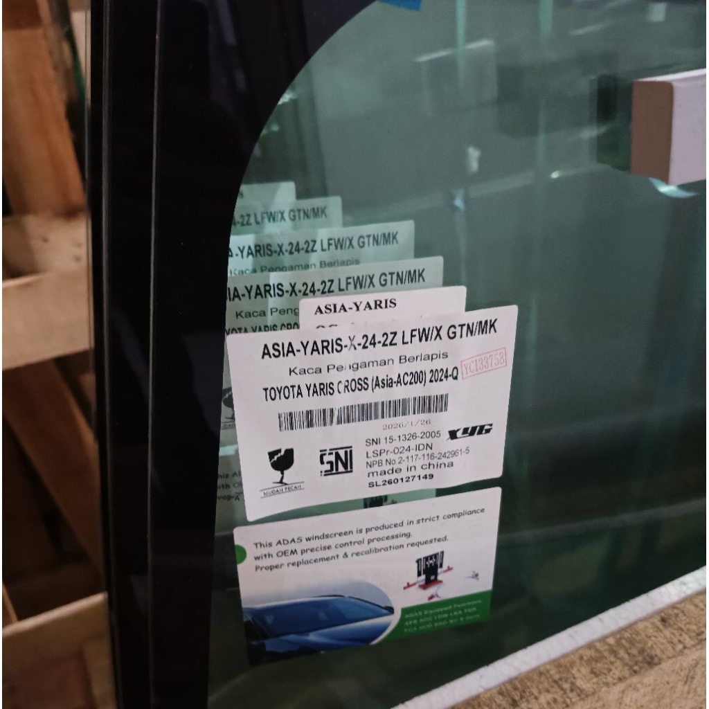 KACA DEPAN MOBIL TOYOTA YARIS CROSS 2024-2026