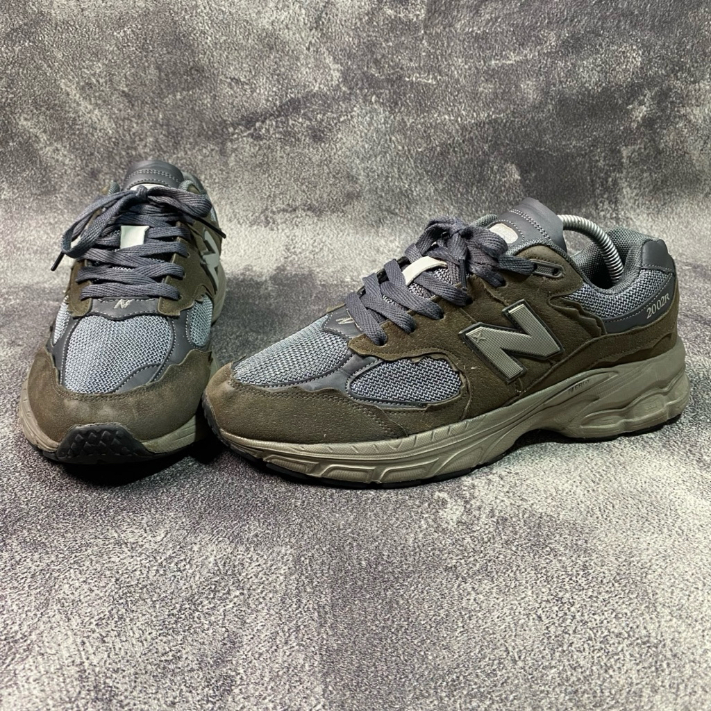 Sepatu Sneakers New Balance 2002R Second Original