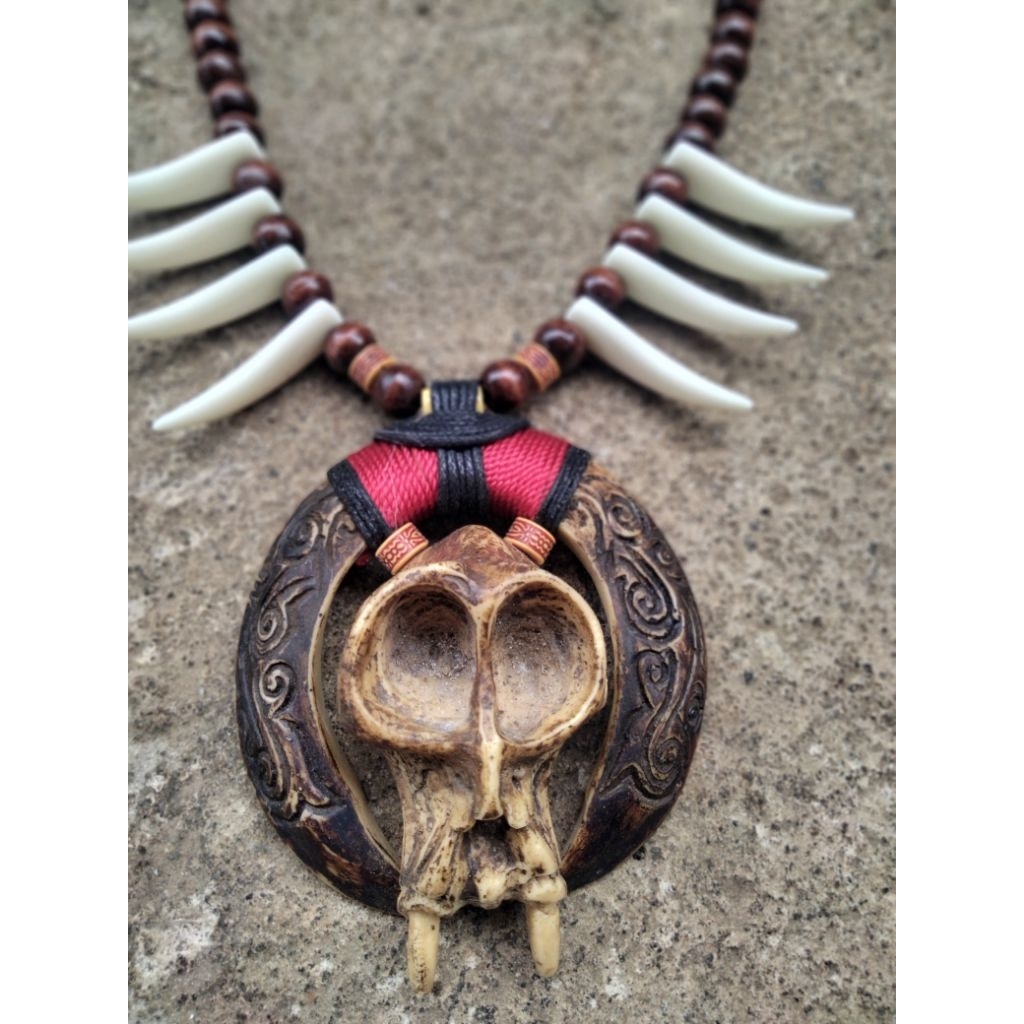 KALUNG TARING UKIR / TENGKORAK MONYET REPLIKA