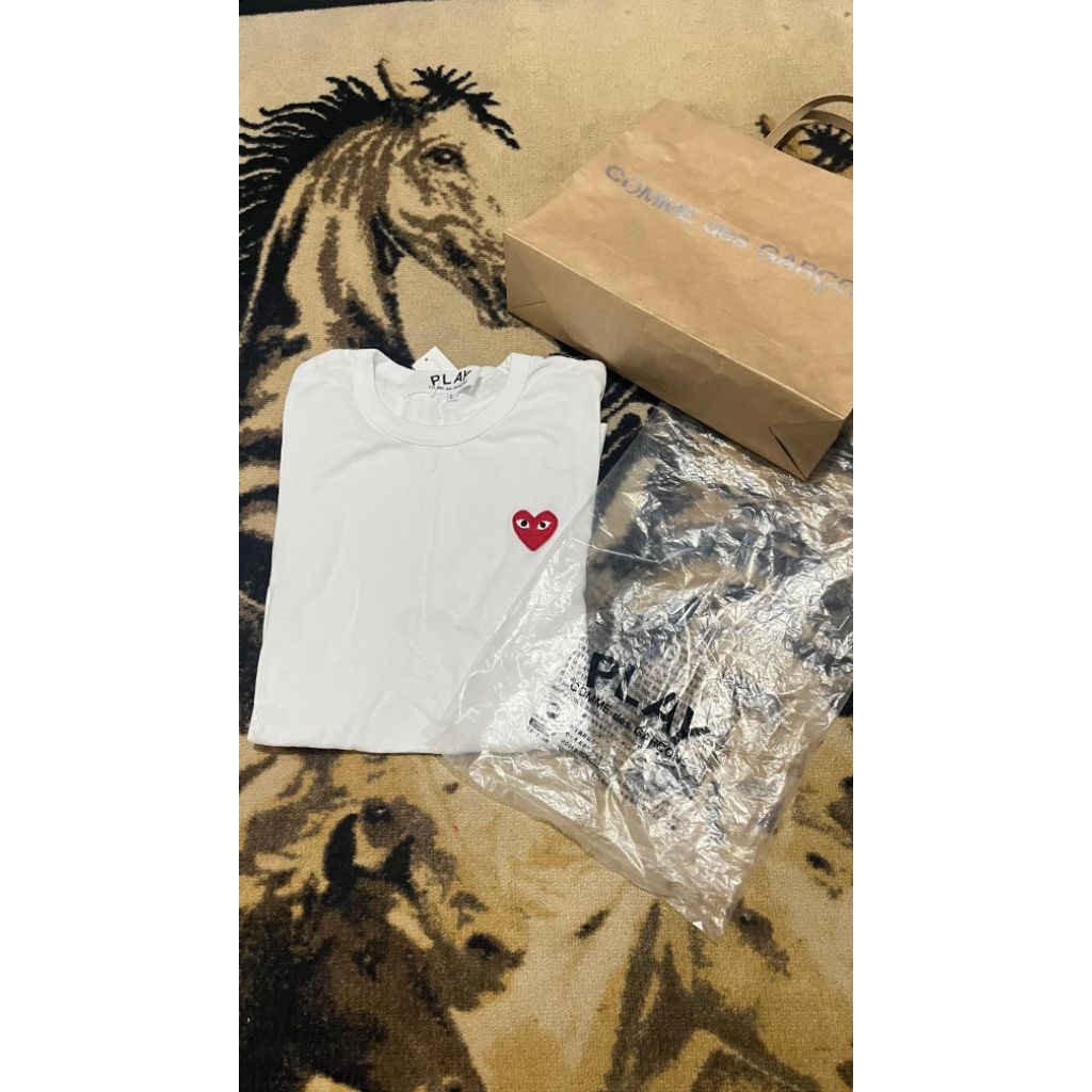 putih putih putih kaos