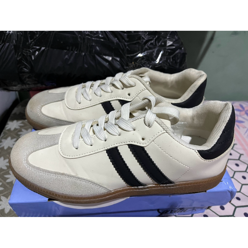 Preloved Sepatu Sneakers Wanita COROLLA Samba Desain Kasual, Nyaman Dipakai