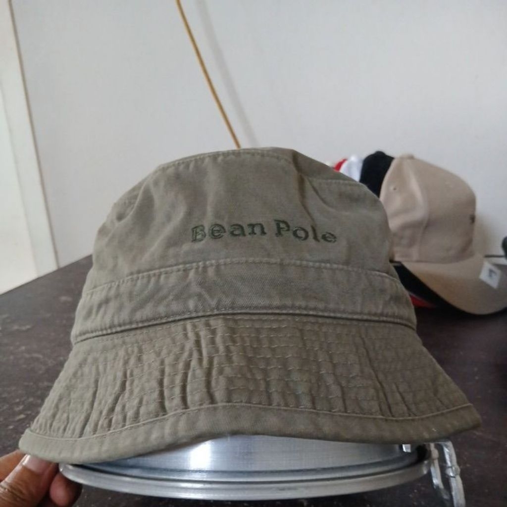 Topi bucket hat bahan katun tebal lembut warna army pekat jahitan rapi BEANPOLE second Original size