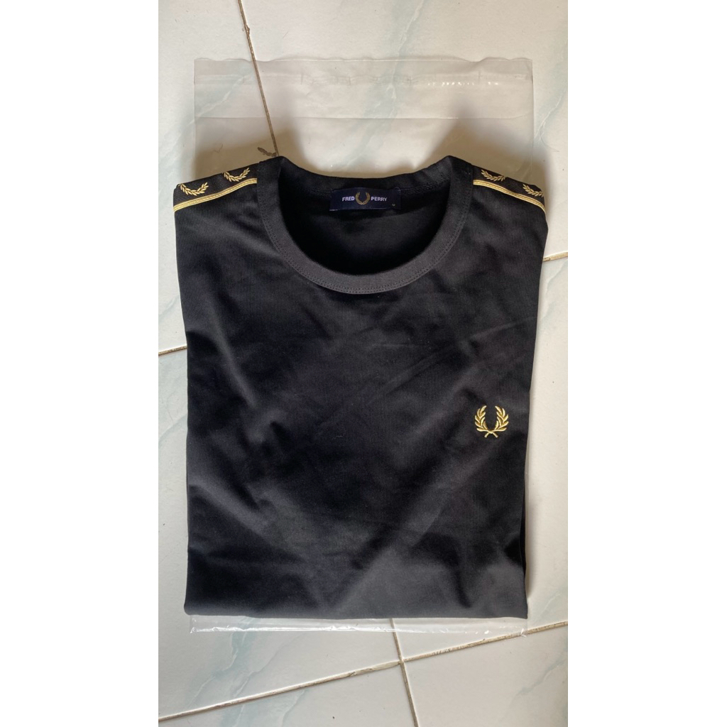 Fred perry taped gold