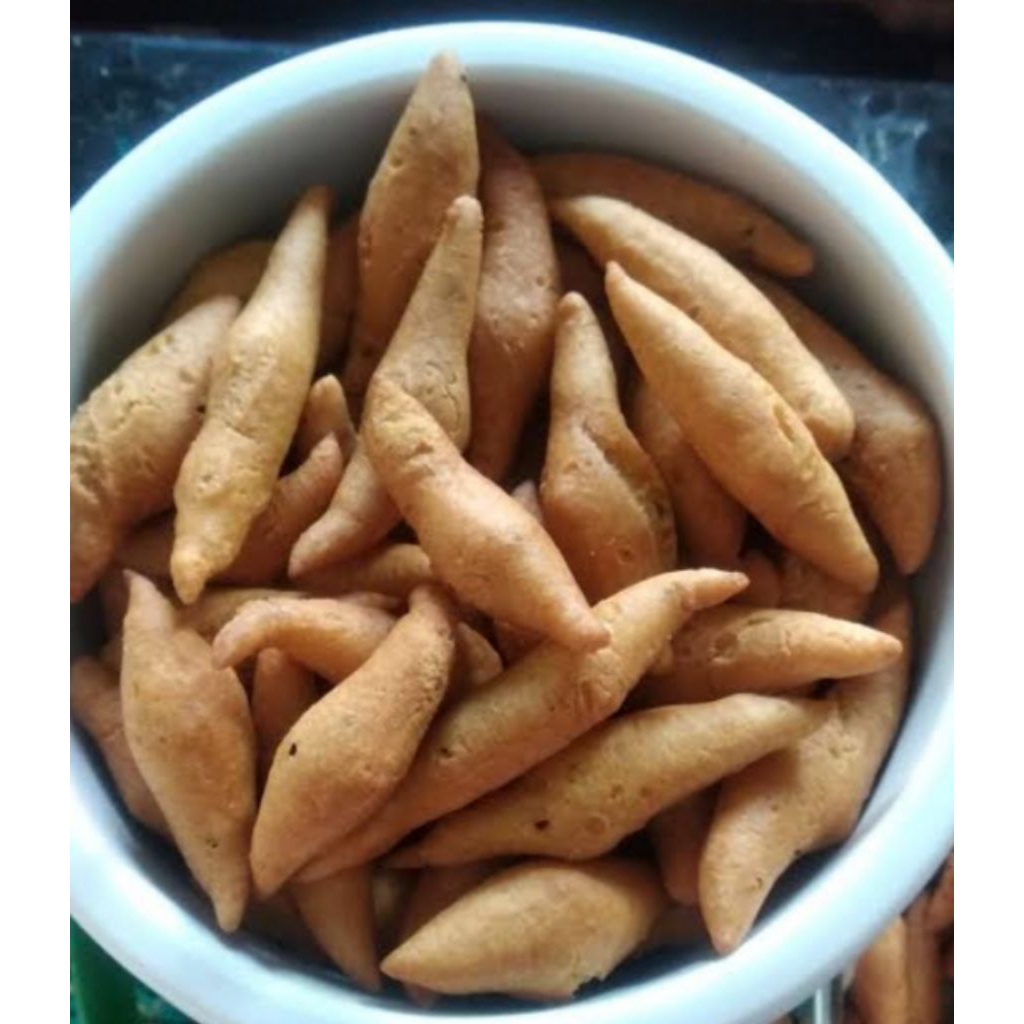 Kue tori' putih khas Toraja