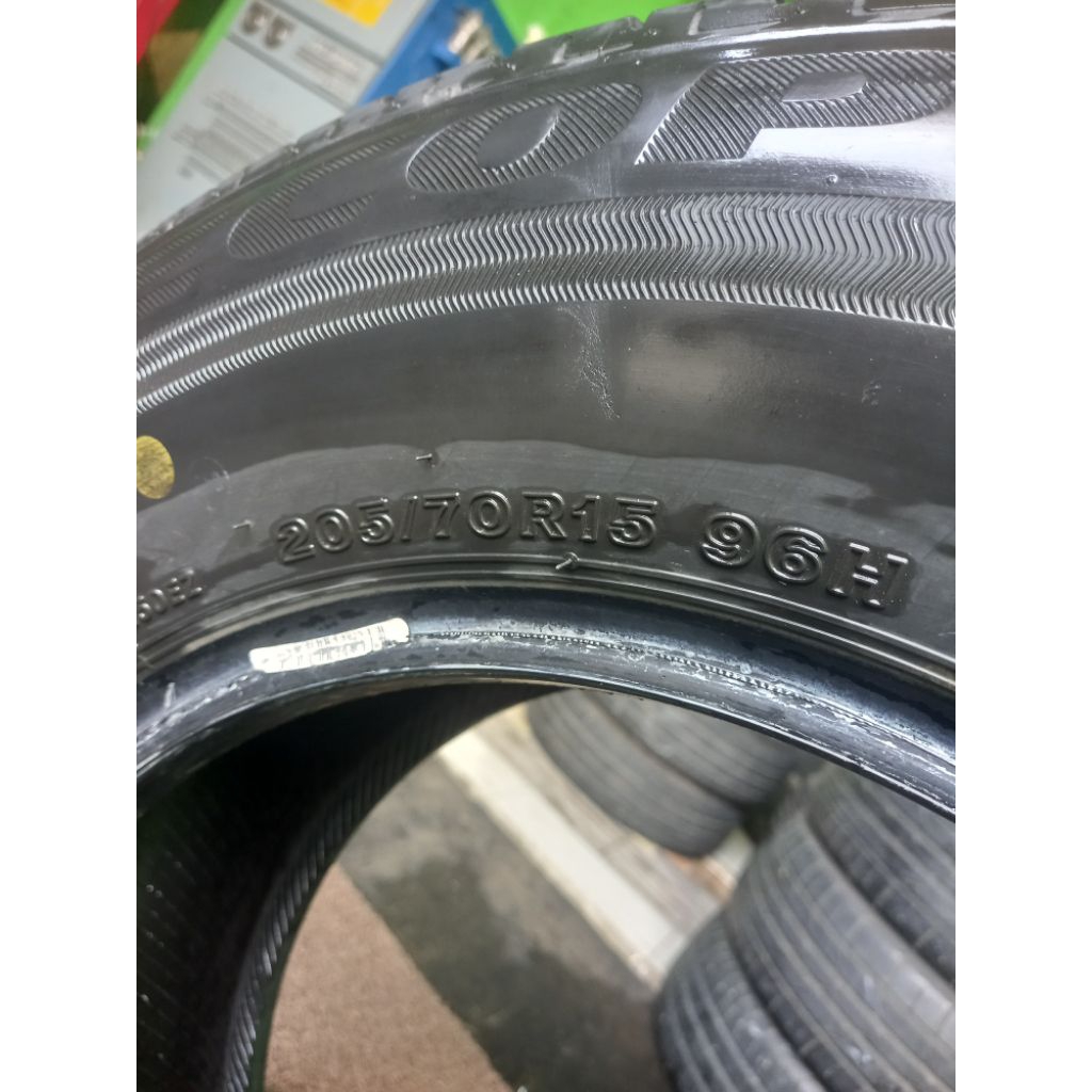 Ban mobil second Bridgestone Ecopia 205/70/R15, copotan 90% siap pakai