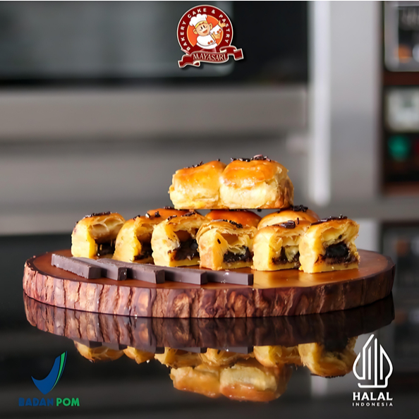 Mayasari BOLEN PISANG COKLAT oleh oleh makanan Bandung Pisang BOLEN PISANG COKLAT Mayasari