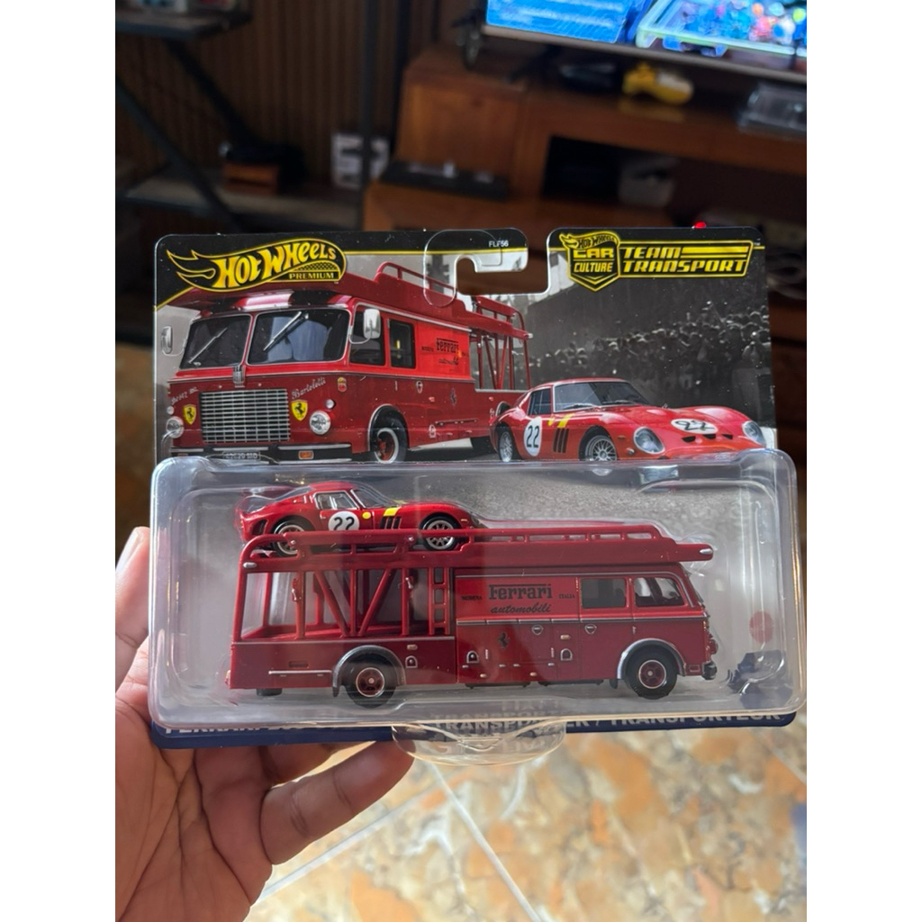 Hot wheels team transport Ferrari