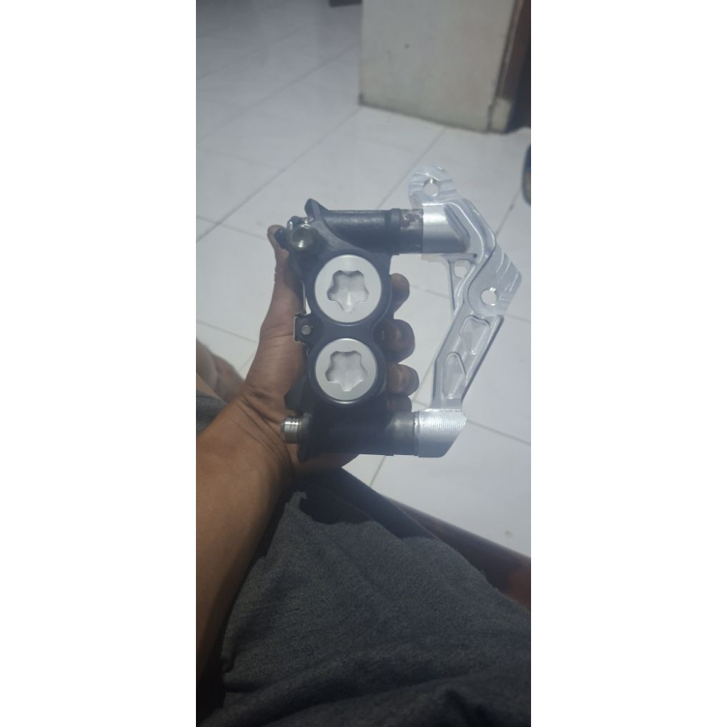 kaliper R1 sumitomo kanan.