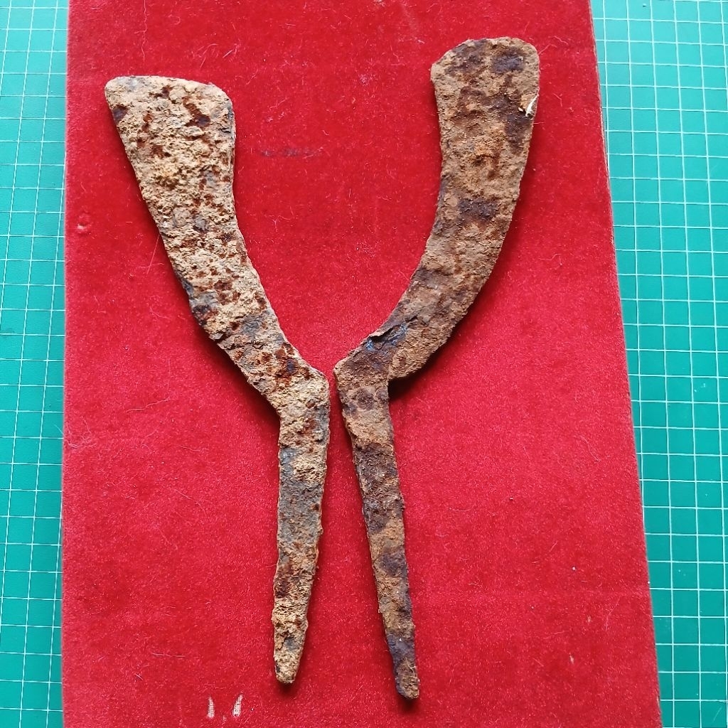 Koleksi Temuan Galian Tanah Sepasang Pusaka Kudi Budho