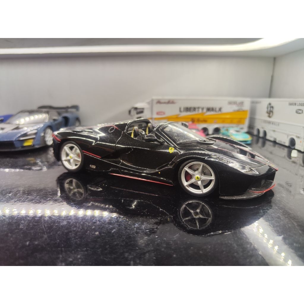 Bburago Ferrari Laferrari Aperta 1/24 Hitam