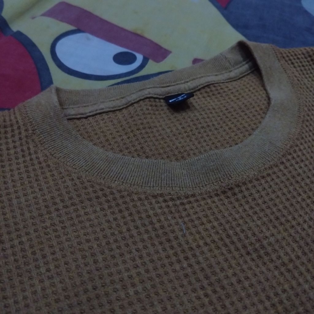 Uniqlo Waffle Knit Crewneck Sweater Brown Caramel/Coklat Mustard Small