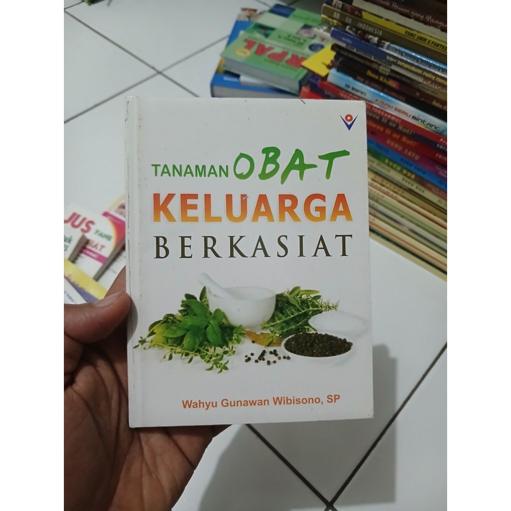 BUKU TANAMAN OBAT KELUARGA BERKASIAT