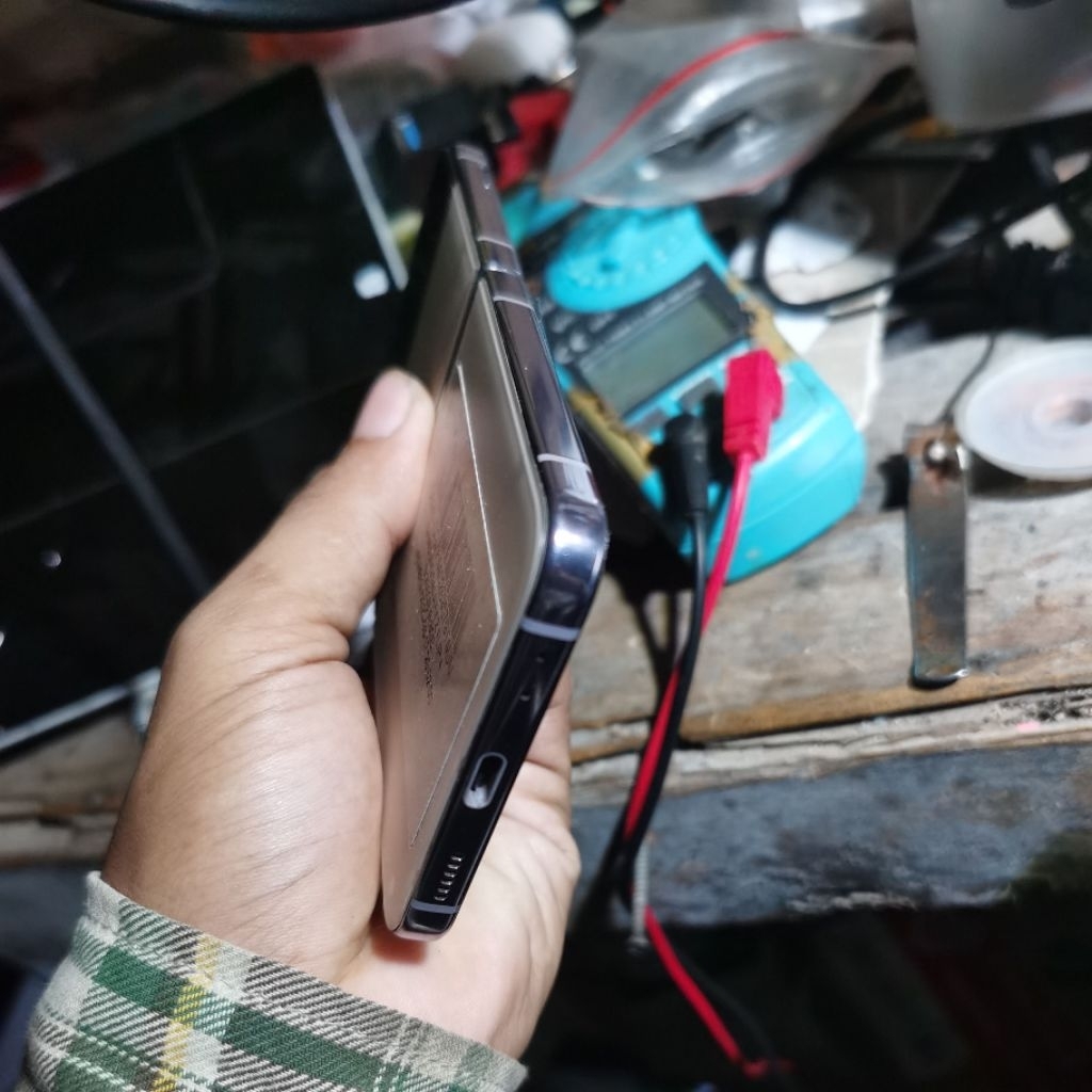 Samsung Galaxy z flip 4 8/256 minus LCD baca deskripsi