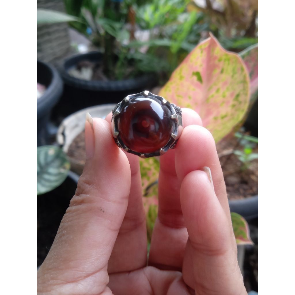 batu puser bumi/mata dewa