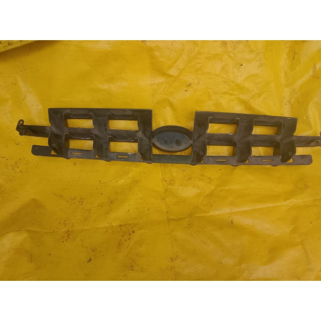 grill depan hyundai Verna original