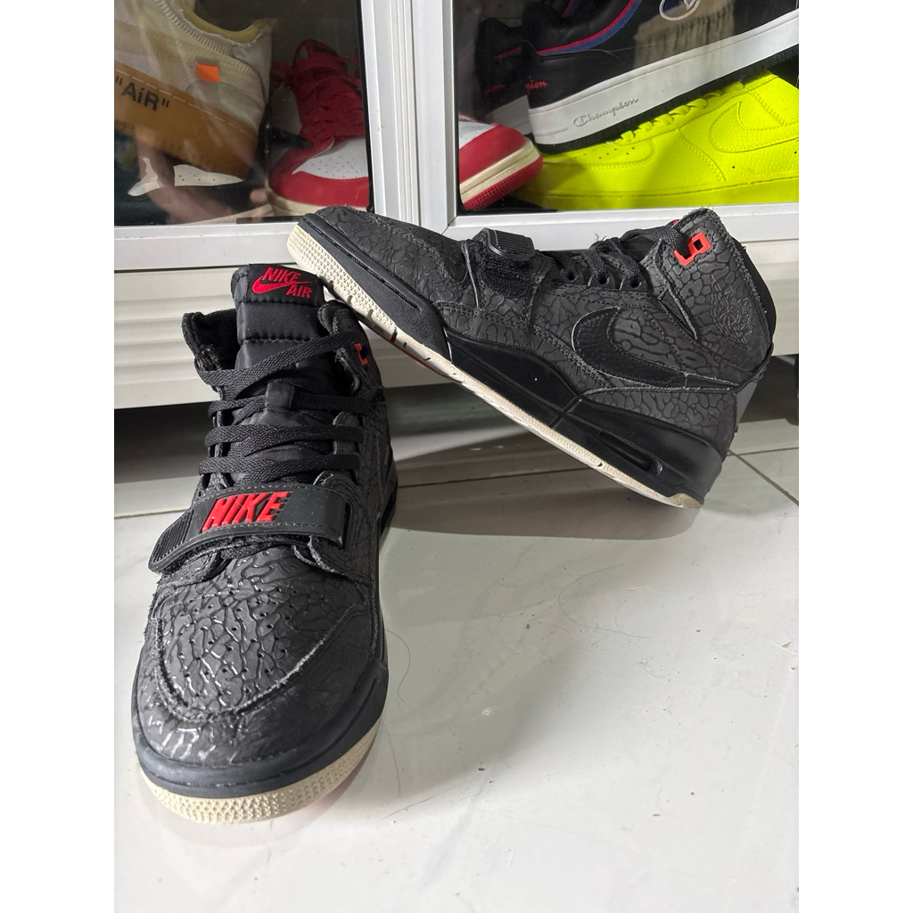 Jordan Legacy "Black Cement" size 42.5/270