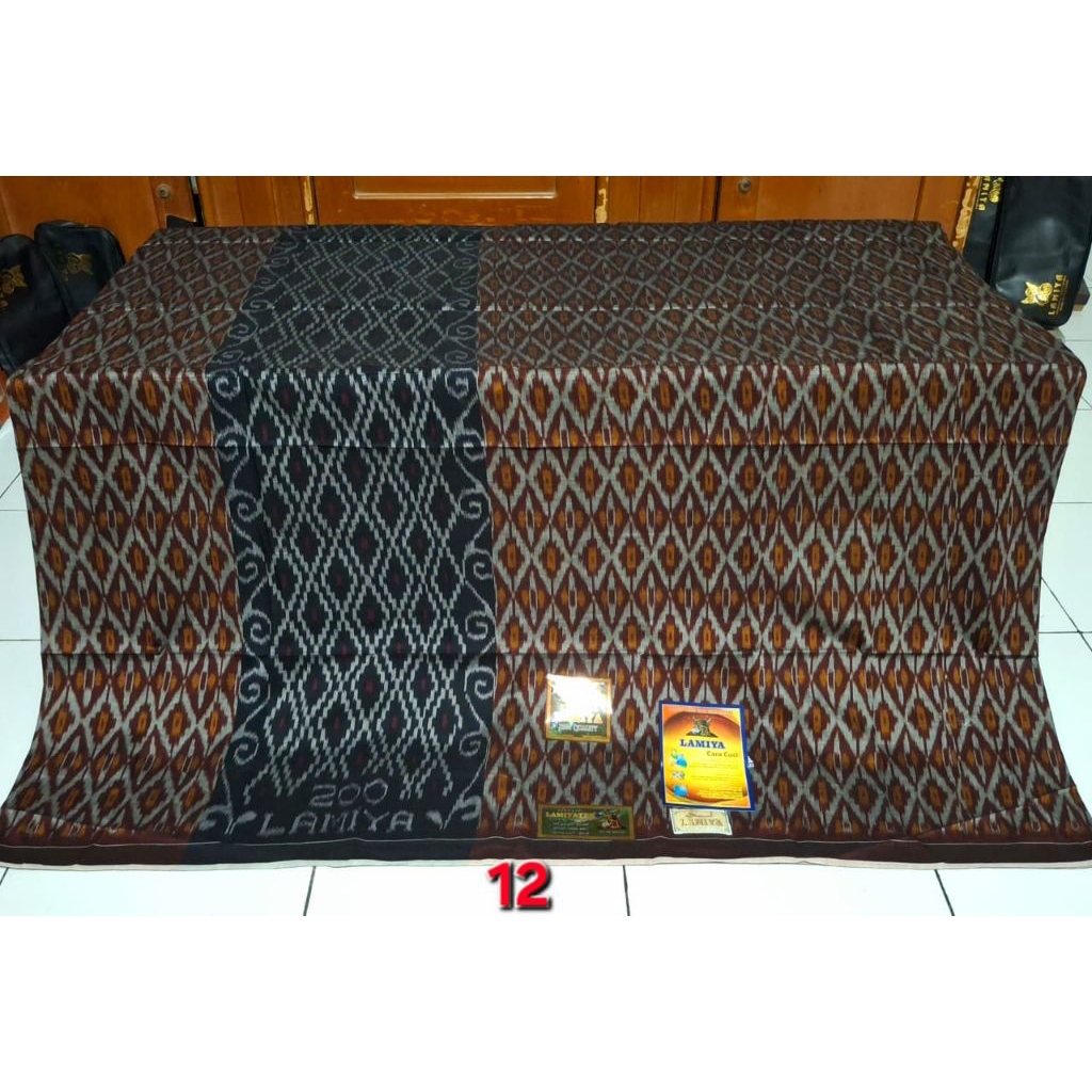 Lamiya kawung mesres, jahitan tengah