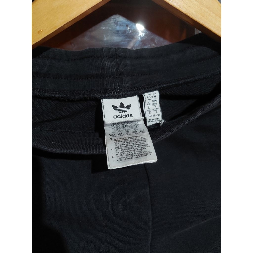 celana pendek adidas