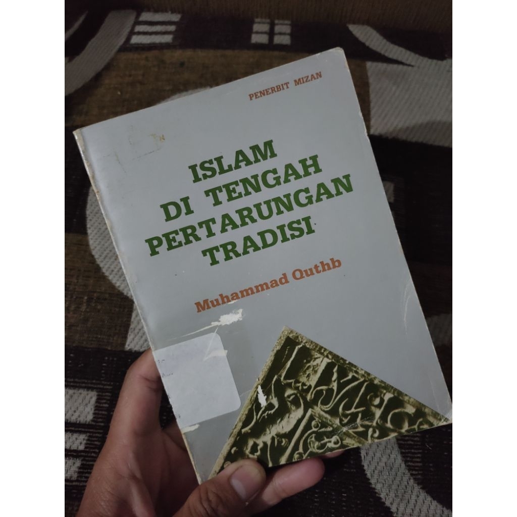 Buku Muhammad Quthb/Islam di tengah pertarungan tradisi/Buku klasik Muhammad Quthb Islam di tengah p