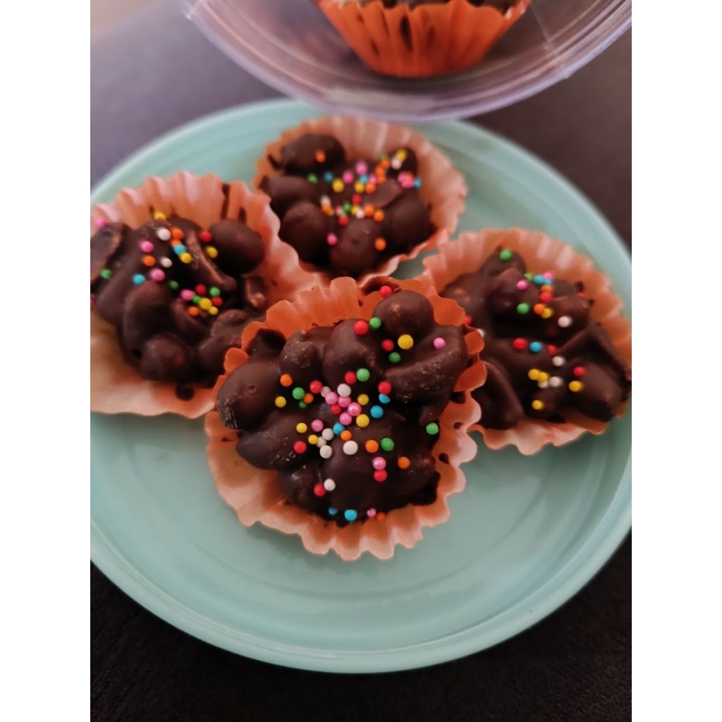 Coklat kacang / Kacang coklat Kue lebaran / harga per 30 biji