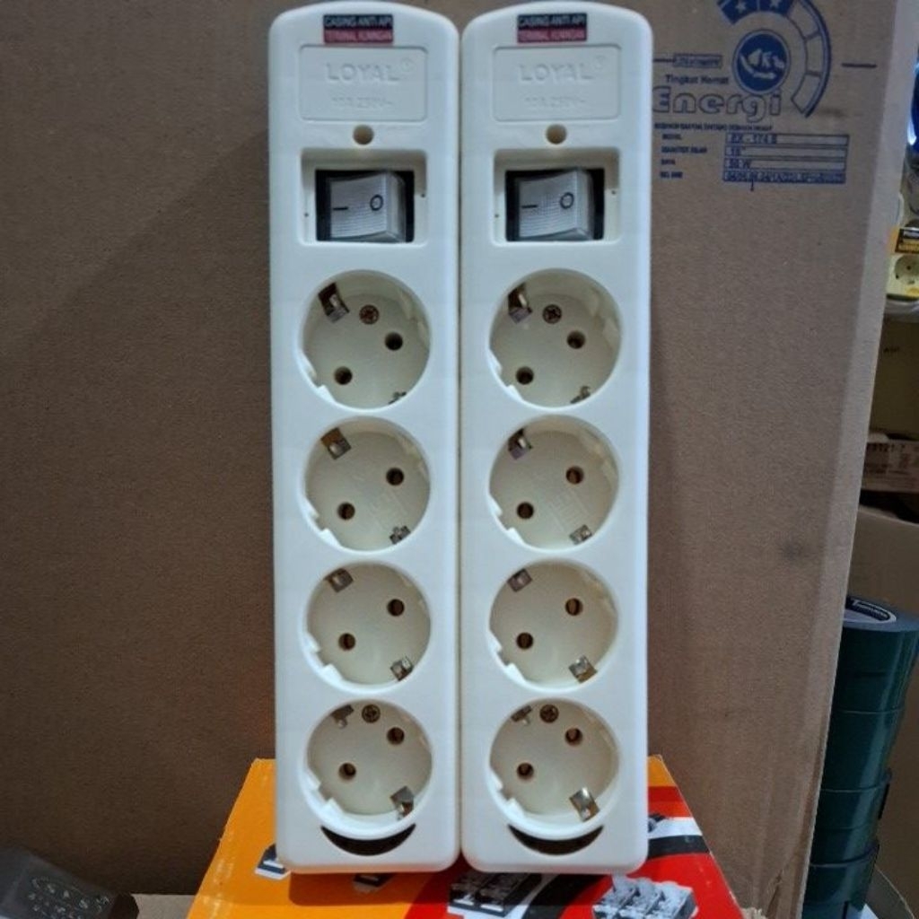 Loyal stop kontak lubang 4 + switch