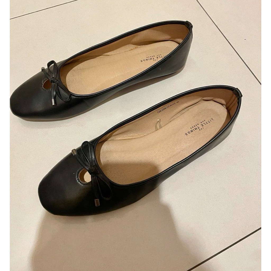 Flatshoes The Little Things She Needs