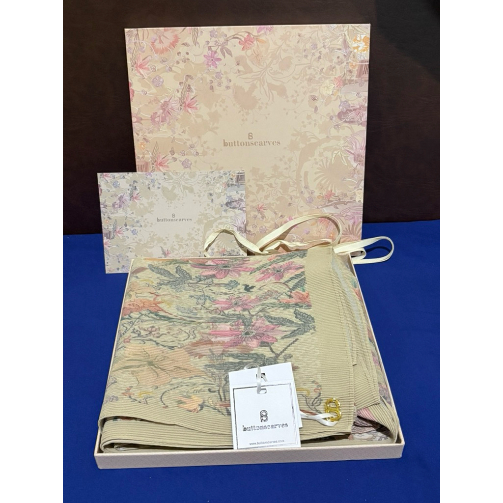 (Ready) BUTTONSCARVES - Dubai Pleated Shawl - Ivory