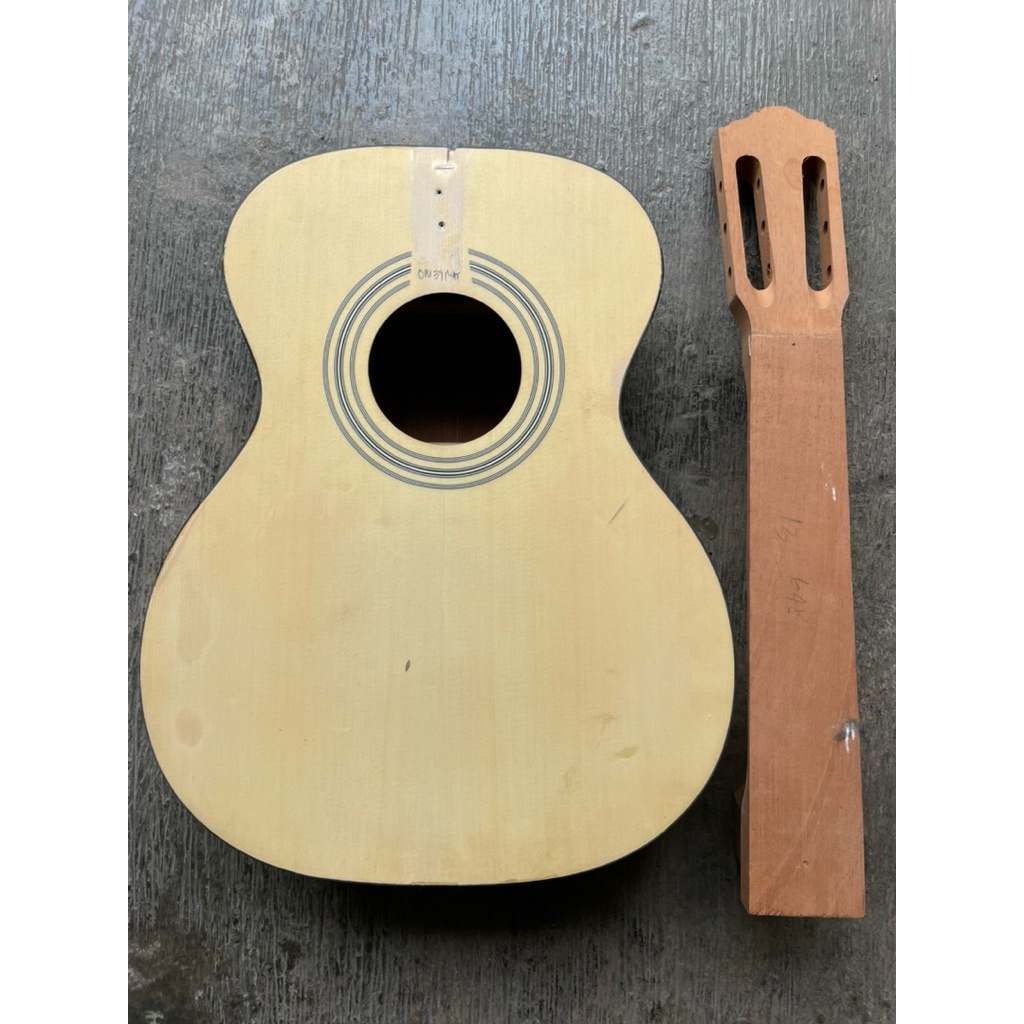 gitar akustik bahan sapele solid