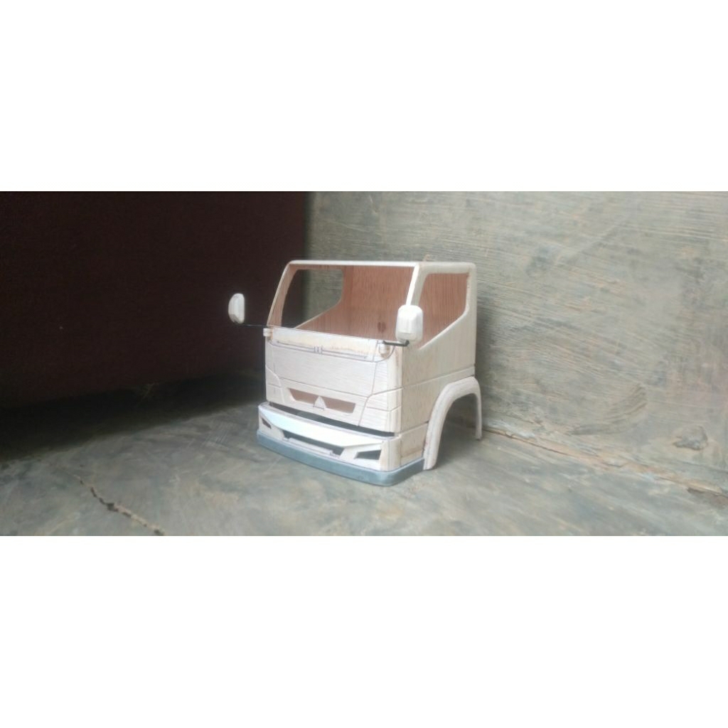 kabin miniatur truk canter