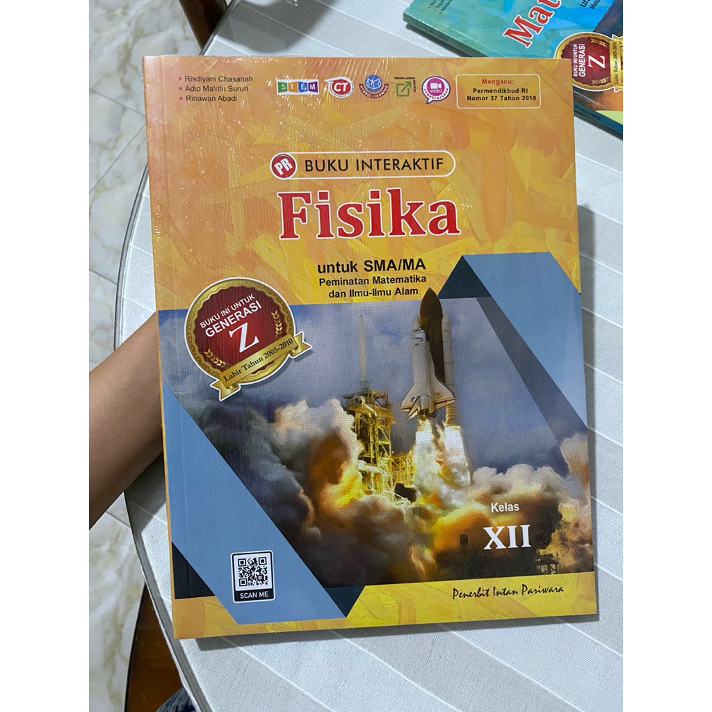 BUKU PR INTERAKTIF SMA/MA FISIKA PEMINATAN KELAS 12 Semester 1 & 2
