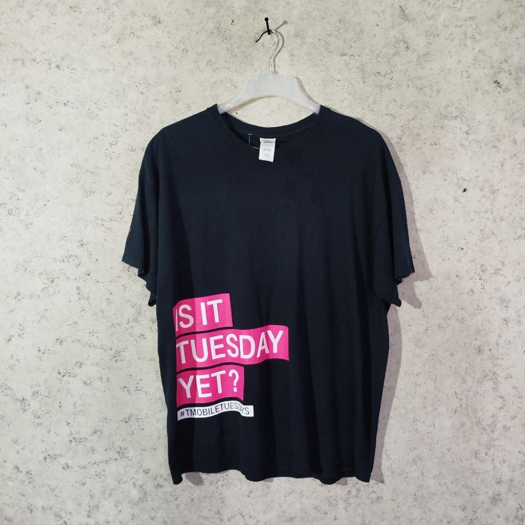 T-shirt Kaos Build Up GILDAN HEAVY COTTON Made In Haiti Warna Biru Gelap Lebih ke Hitam Sablon Print