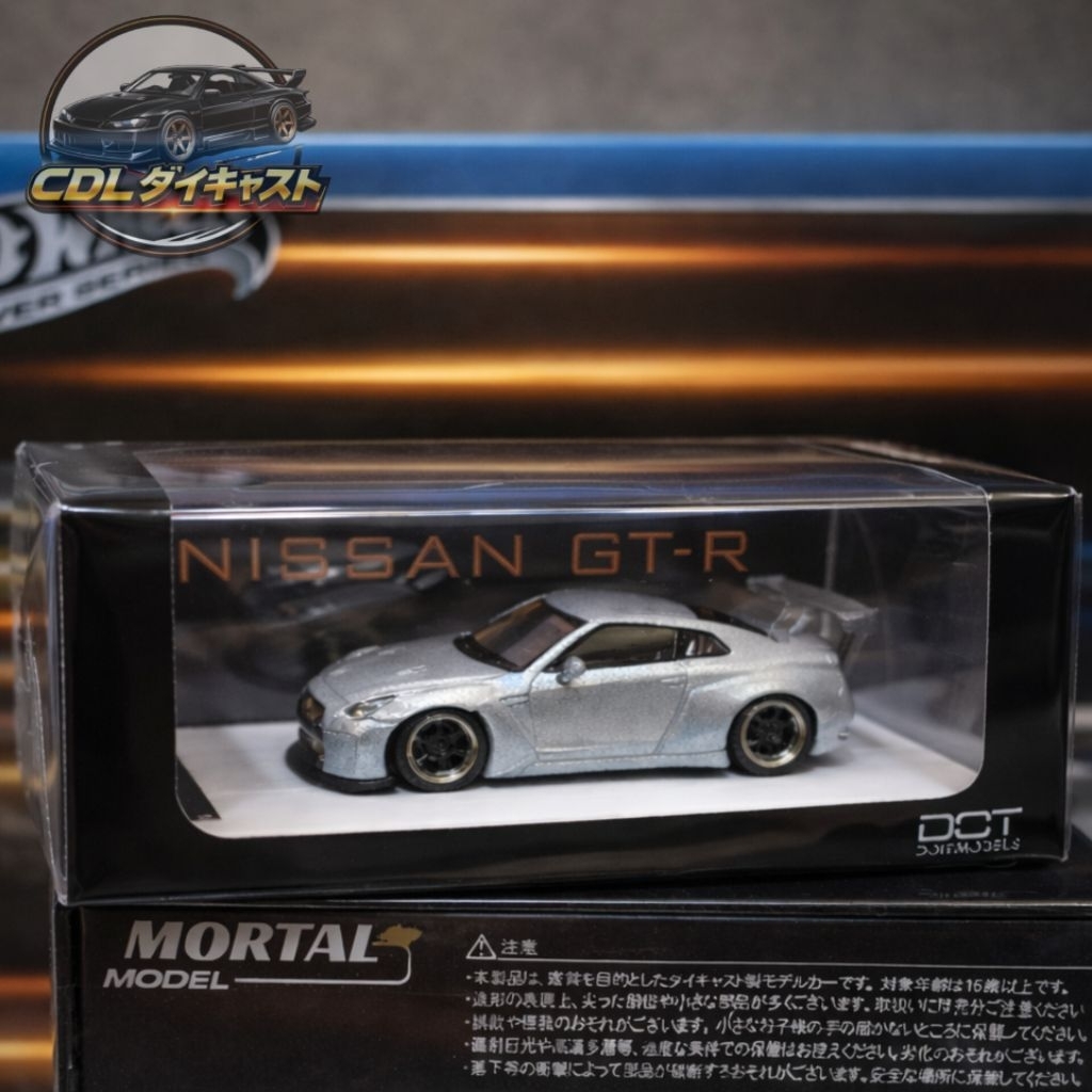 DOT MODELS Nissan Skyline GT-R (R35) Pandem Rocket Bunny White Chameleon 1:64