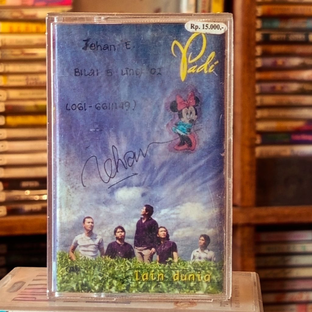 Kaset Pita Padi - Lain Dunia