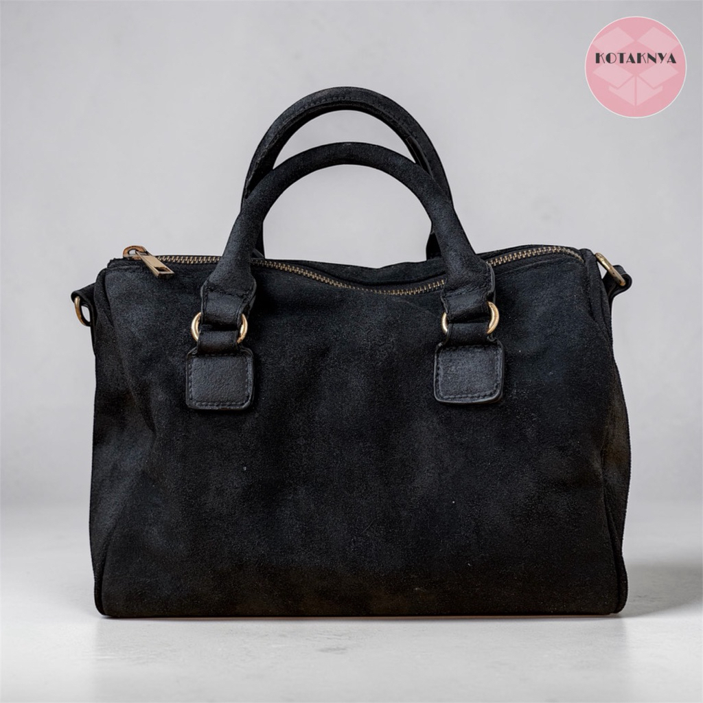 Tas Bowling Hitam Stradivarius Size M Preloved (Hasil Cat Ulang)