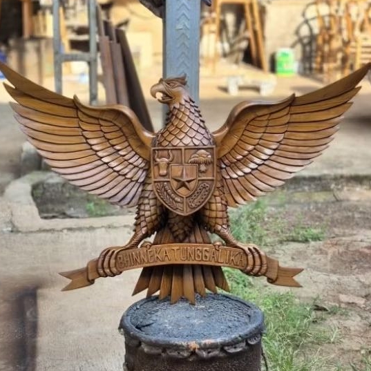 Hiasan Dinding Patung Garuda Pancasila Kayu Jati Ukir 3D