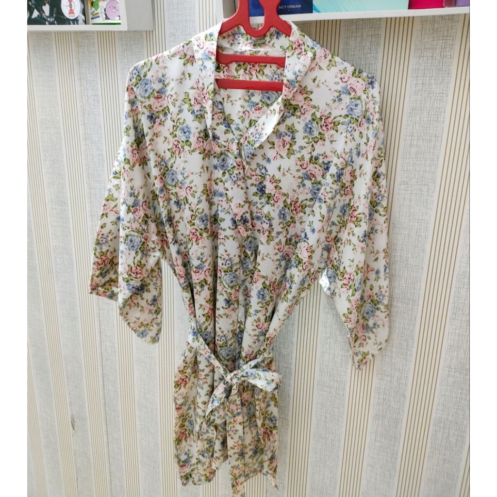 (PRELOVED) BACA DESC Piyama Bathrobe Kimono Style Satin Bunga