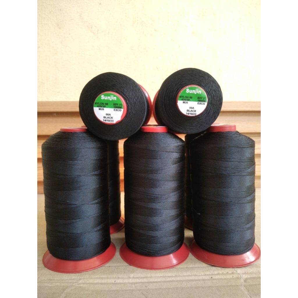 Benang jahit Nilon Sunjin M20 Uk 420/3 (HITAM PEKAT)