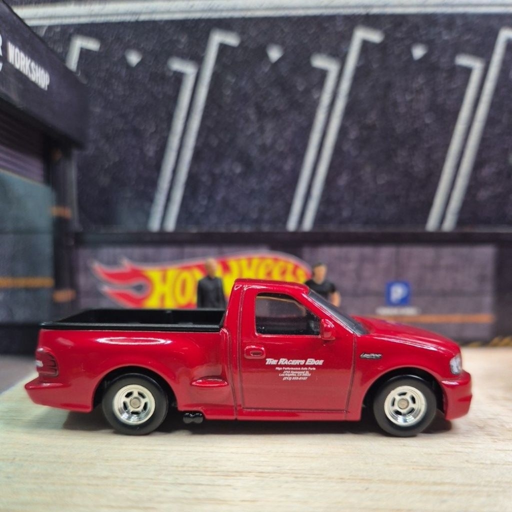 HOT WHEELS PREMIUM FAST AND FURIOUS FORD F150 SVT LIGHTNING RED