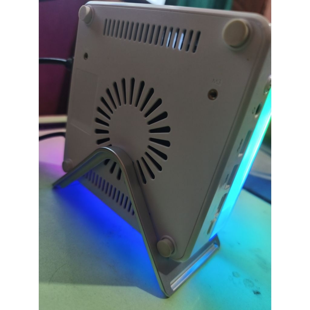 MiniPC GenMachine AMD Ryzen 7 8840U ES Gaming SSD USB4 WiFi6 RGB HDMI Windows 11 Pro-16/512GB ( BEKA