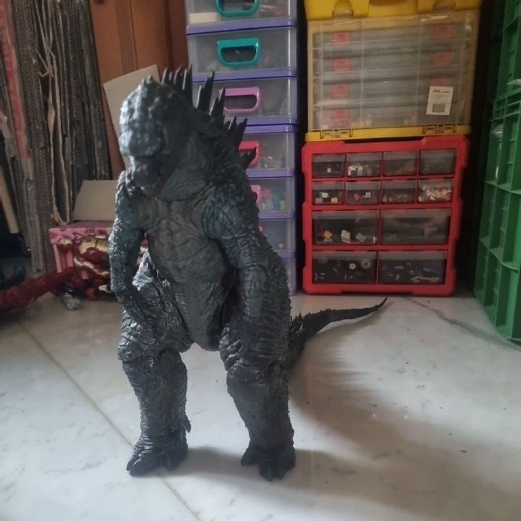 preloved: Neca Godzilla 2014