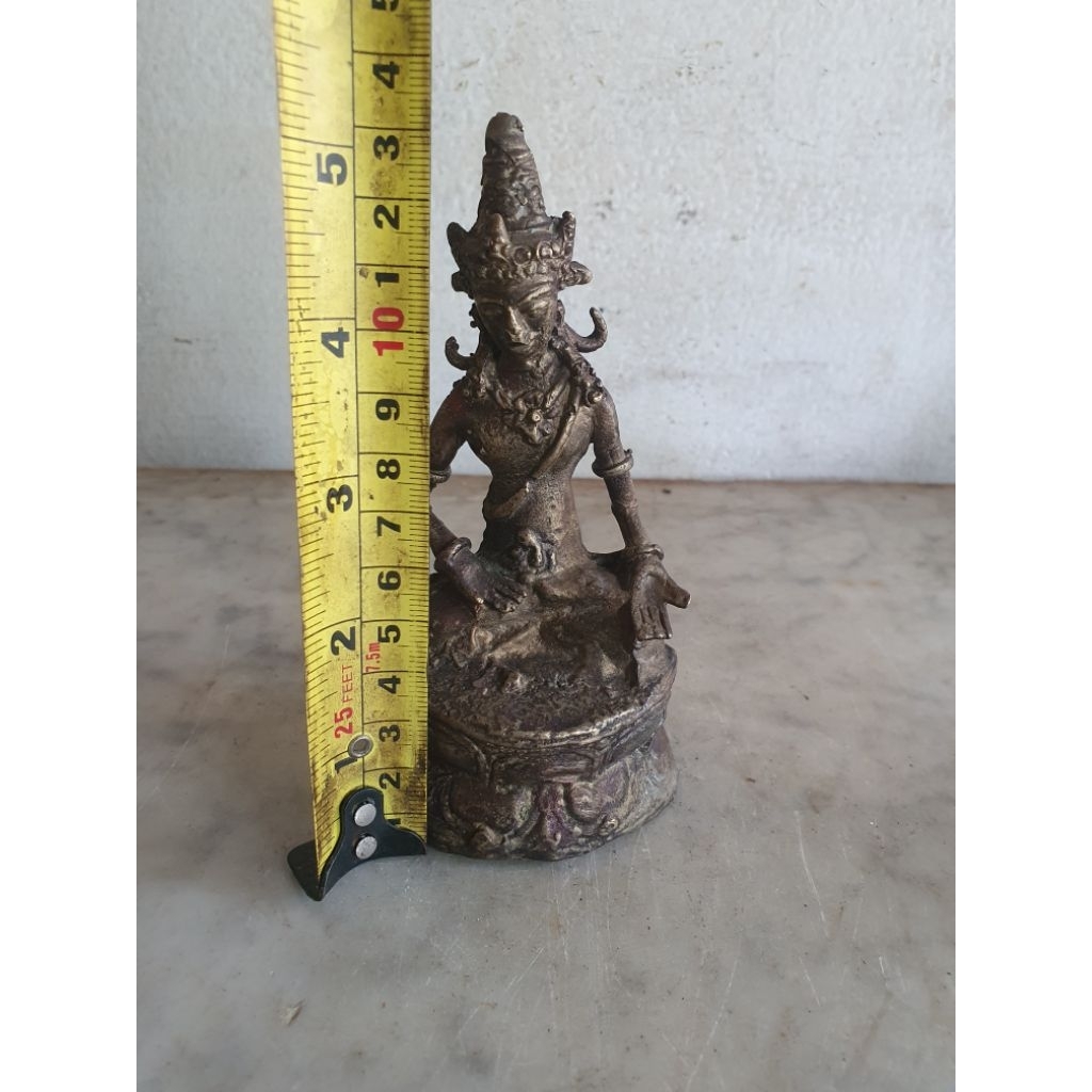 patung dewa kuningan