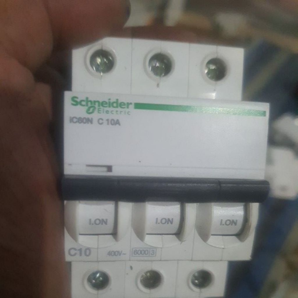 Mcb schneider 3P 10A