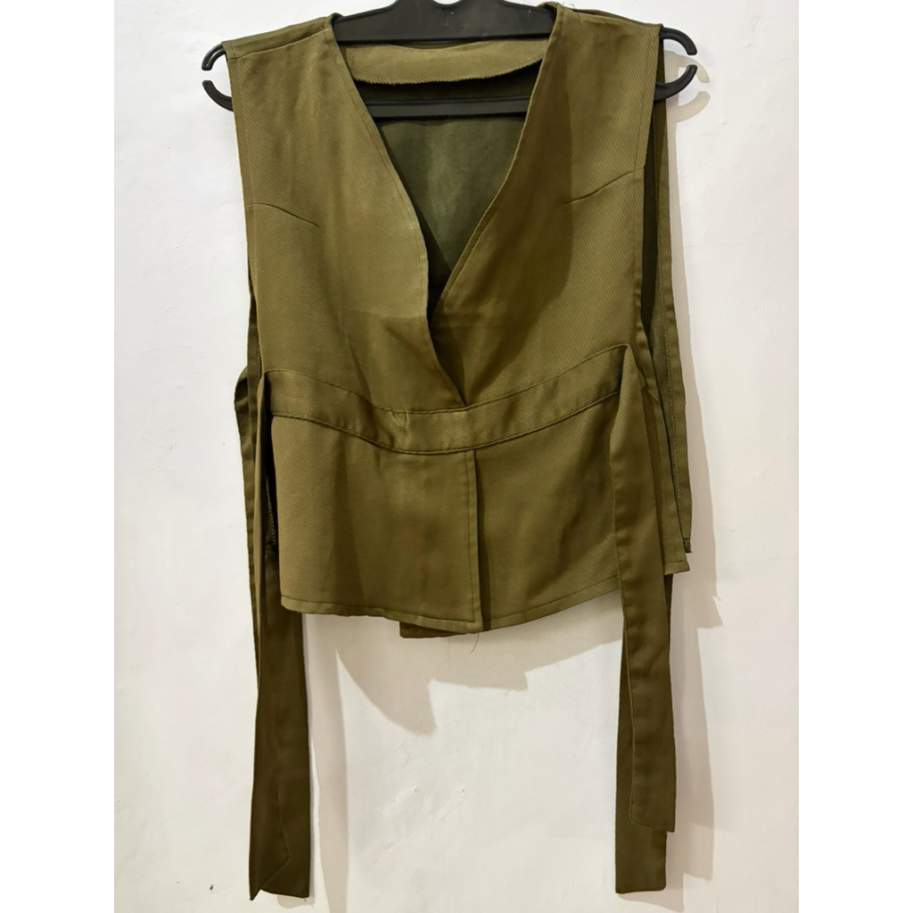 Preloved Vest Rompi Wanita Hijau Army
