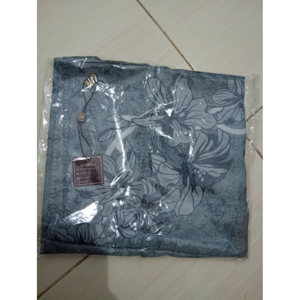 Hijab Denim segiempat umama 120x120