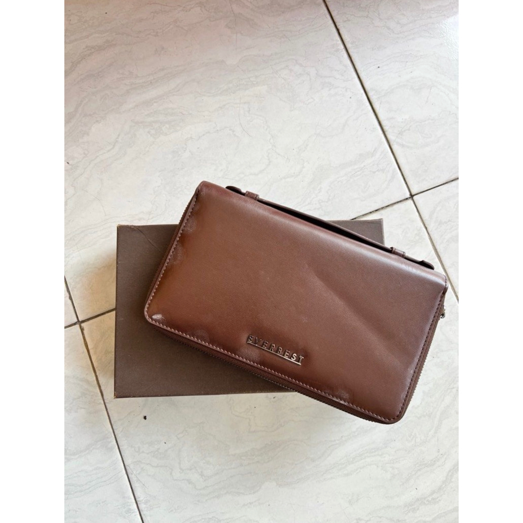 Preloved Clutch/dompet Everbest (deffect)