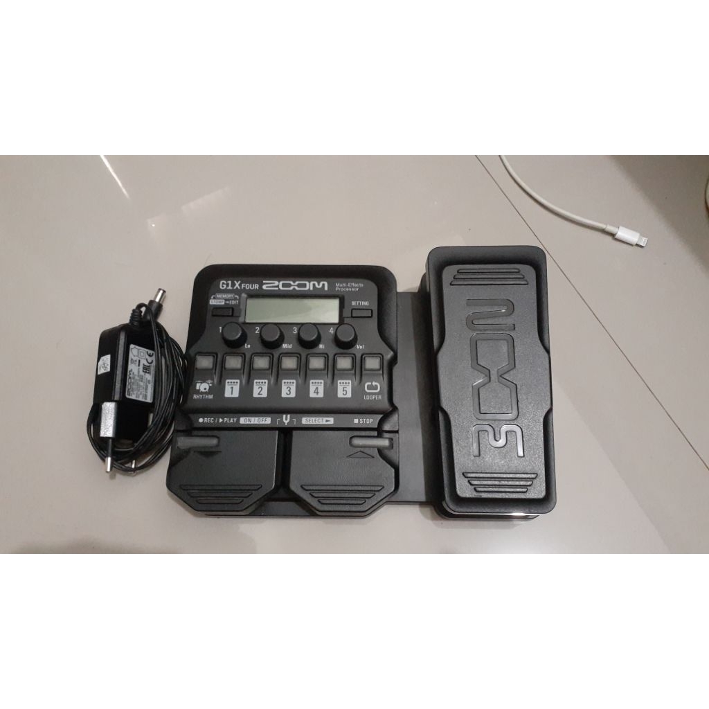 Efek gitar Zoom g1xfour