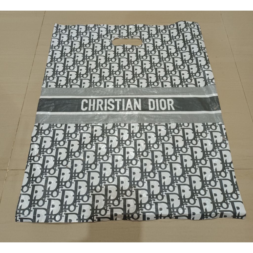 tas plastik cristian dior
