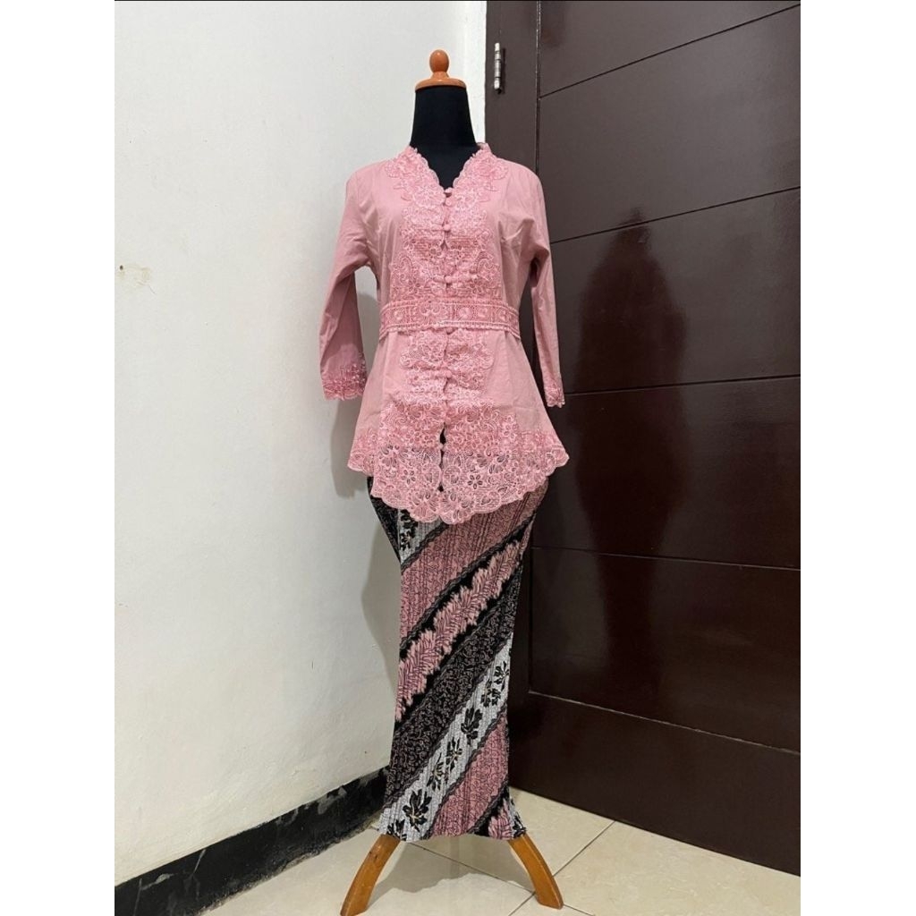 Preloved Kebaya Encim Preloved Kebaya Encim Pink Preloved Encim Putih Pink Preloved Encim Satu SetPr