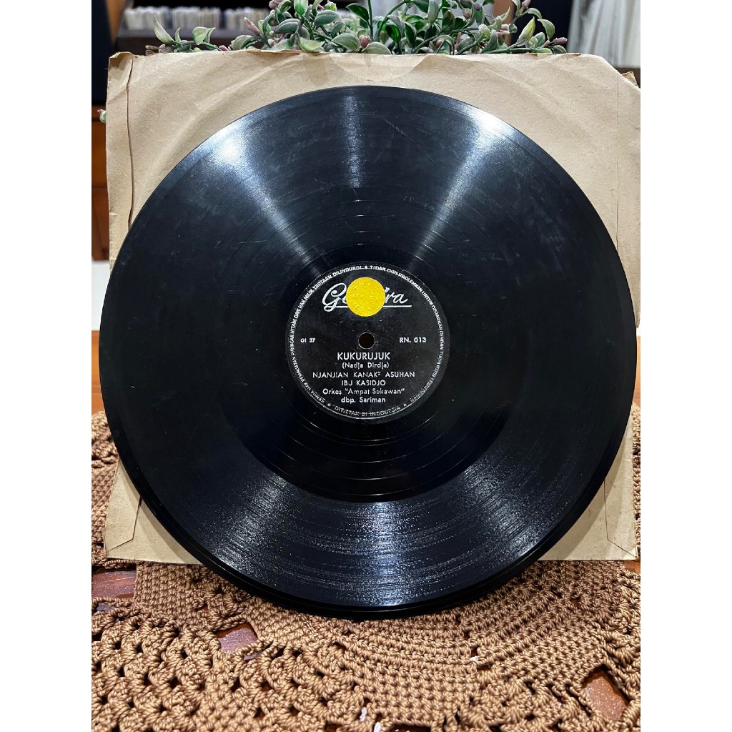 Vinyl Njanjian Kanak Kanak Asuhan Ibu Kasidno, Orkes Empat Sekawan - Kukurujuk & Lihat Kebunku / Pir